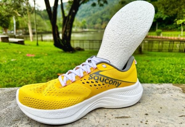 Giày tốt nhất cho chạy 5km- Saucony Ride 17- đế trong