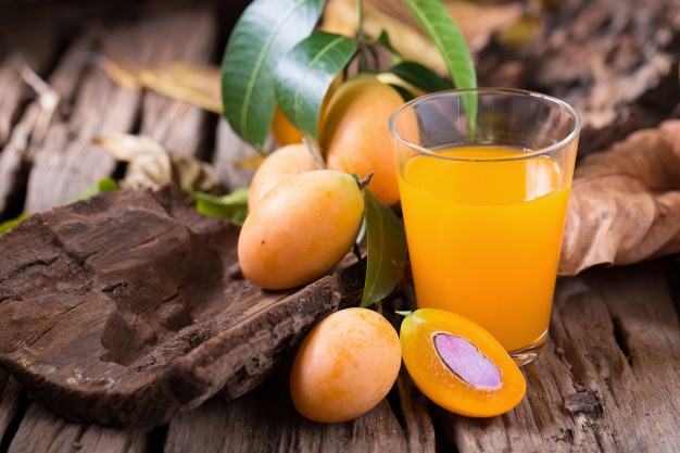 plango-fruit-marian-plum-tropical-southeast-asia-fruit-glass-juice_33736-1339.jpeg