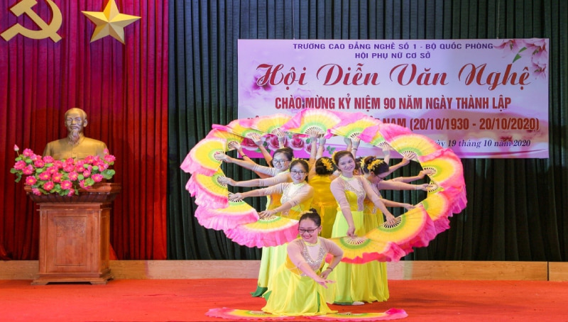 tham-gia-cac-hoat-dong-van-hoa-van-nghe-ngay-phu-nu-viet-nam-20-10