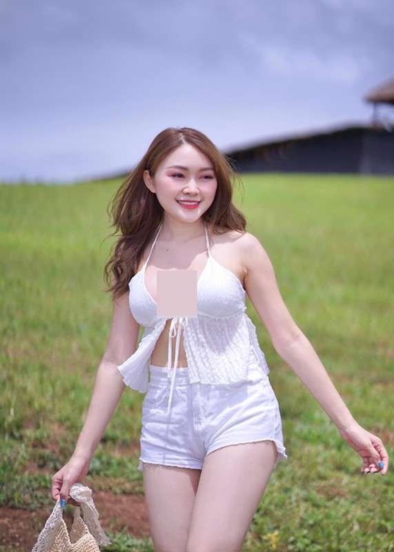 Hot girl dien do thieu vai, hoa nang tho giua canh dong-Hinh-13