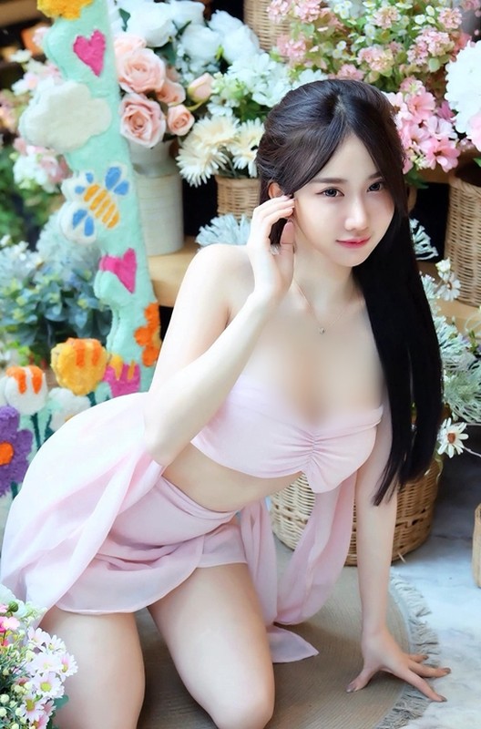 Hot girl dien mot quan ao cat xe ngan cun, khoe dang chu S-Hinh-5