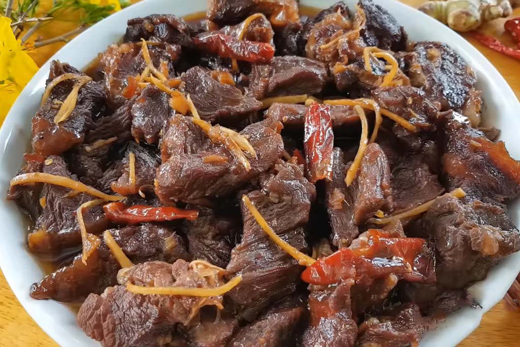 Bò kho gừng với nước dừa