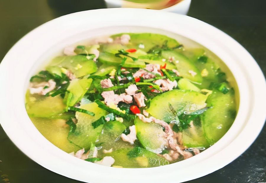 Bí đao nấu canh với thịt băm