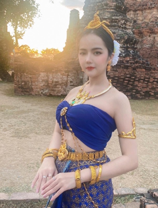 Dao pho, hot girl xinh dep co tinh dien noi y khoe vong 1-Hinh-11