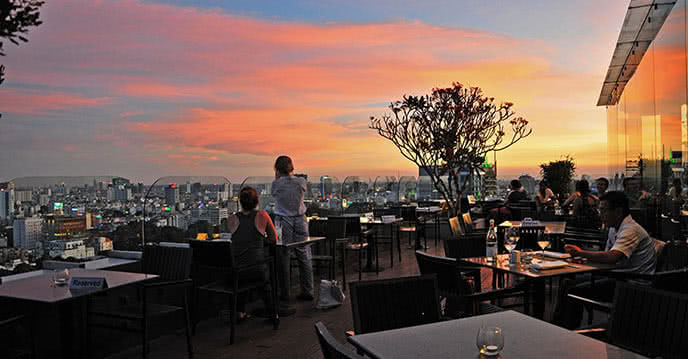 Top 5 Rooftop Bar Sài Gòn view đẹp, hot nhất hiện nay ảnh 1