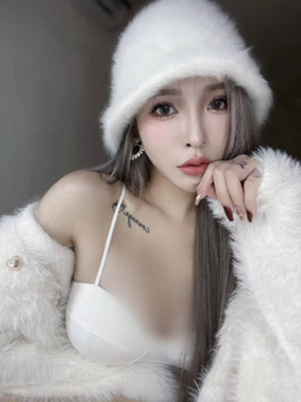 Do mat hot girl xinh dep mac do o ep vong mot 